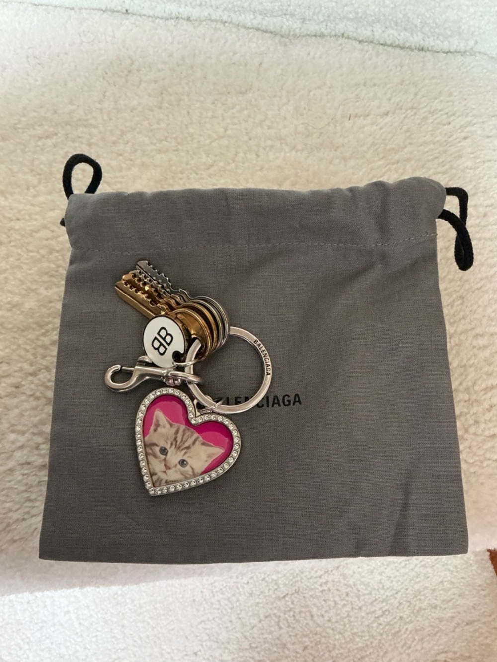 BEAUTIFUL BALENCIAGA HEART CAT EMBELLISHED KEYCHAIN KEYRING BAG CHARM - Picture 2 of 16